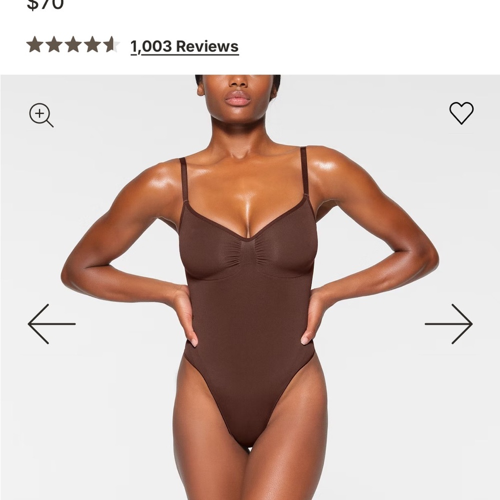 Skims SEAMLESS SCULPT
SCOOP NECK
THONG BODYSUIT